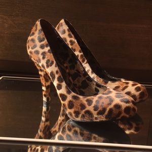 Dolce & Gabbana leopard pumps size 38.5